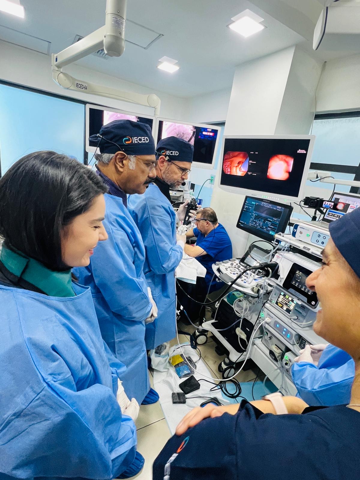 Live endoscopy teaching and faculty discussion in the procedure room